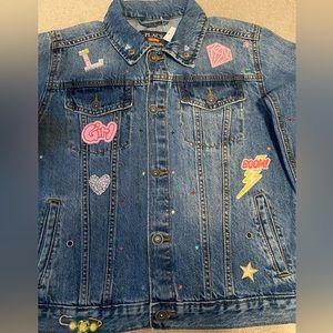 Girls denim jkt w patches and gems